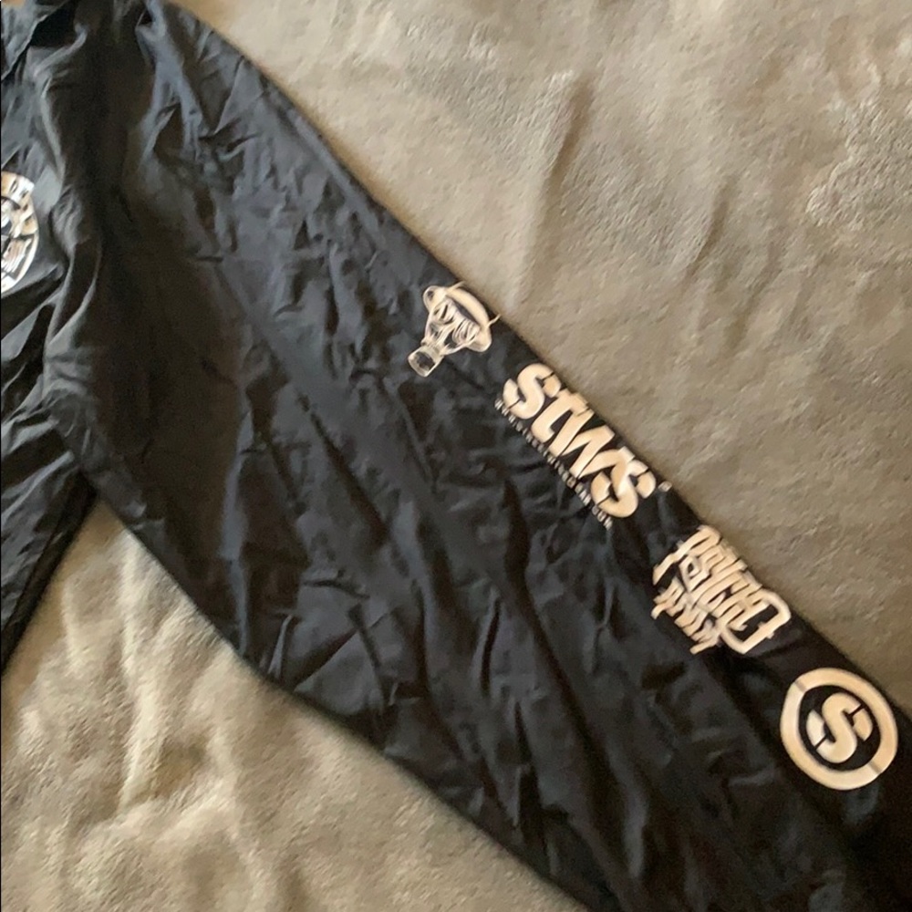 Used wind breaker - Picture 3 of 5